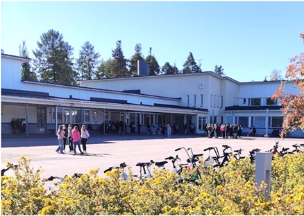 Yläasteen piha Yläasteen piha 2023