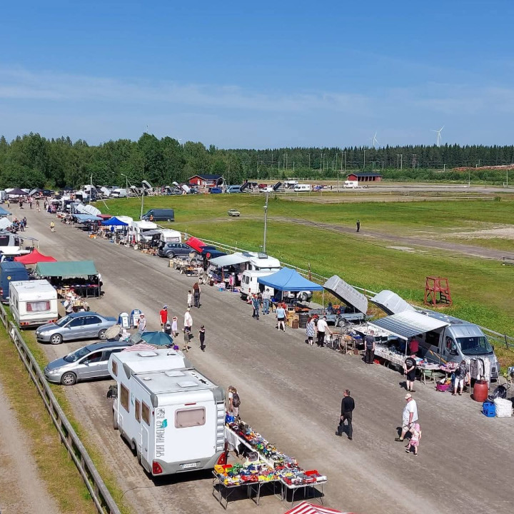 Rompemyyjiä Haapajärven raviradalla